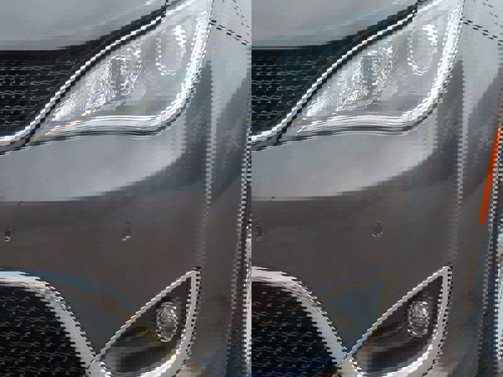 Used 2018 Chrysler Pacifica Limited w/ Tire & Wheel Group FWD image 11