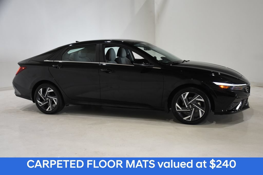 Used 2025 Hyundai Elantra Limited FWD image 4