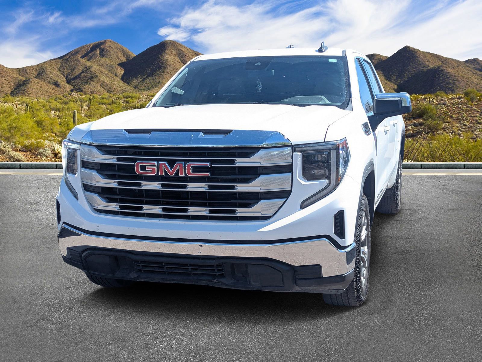 Used 2022 GMC Sierra 1500 SLE image 2