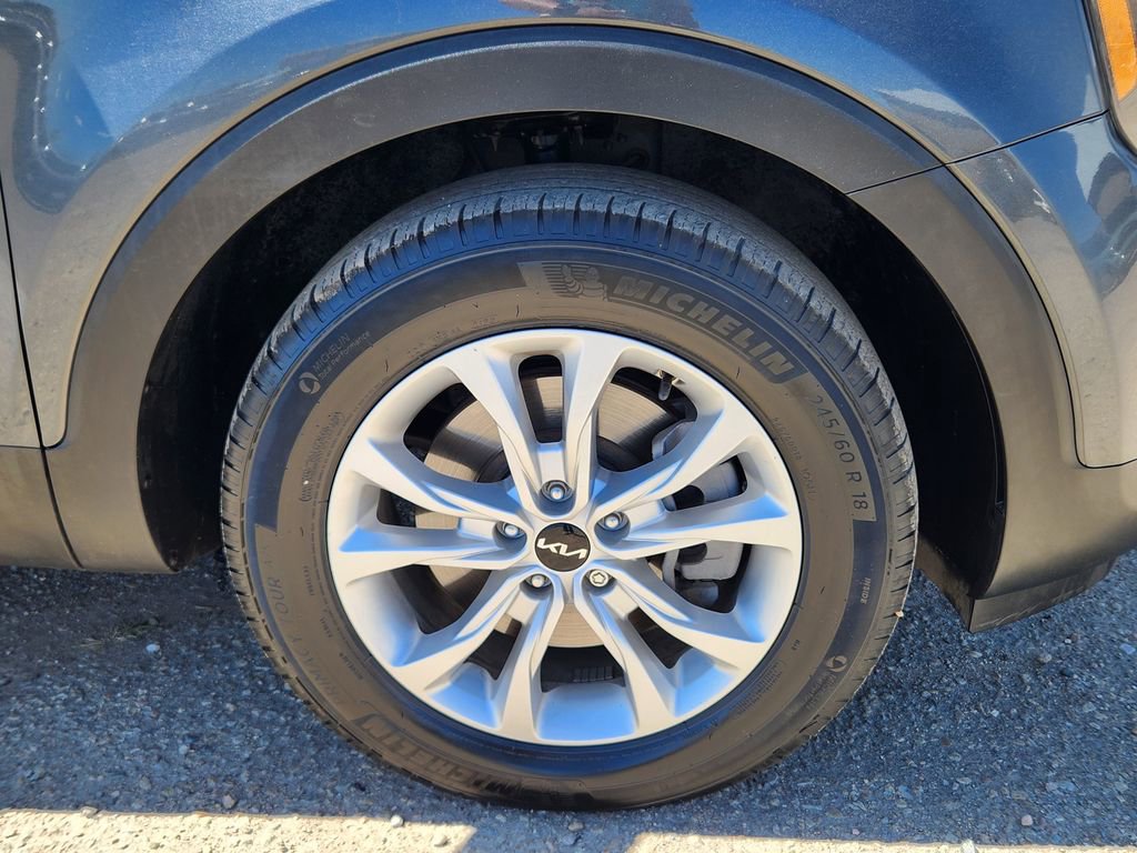 Certified 2022 Kia Telluride LX image 15