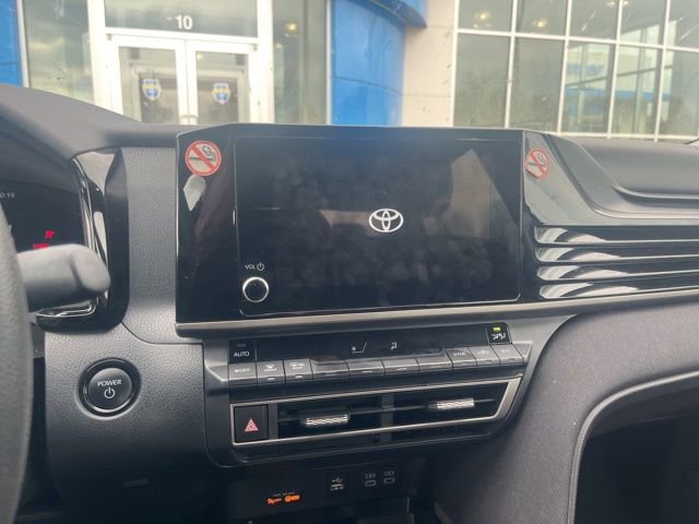 Used 2025 Toyota Camry LE image 12