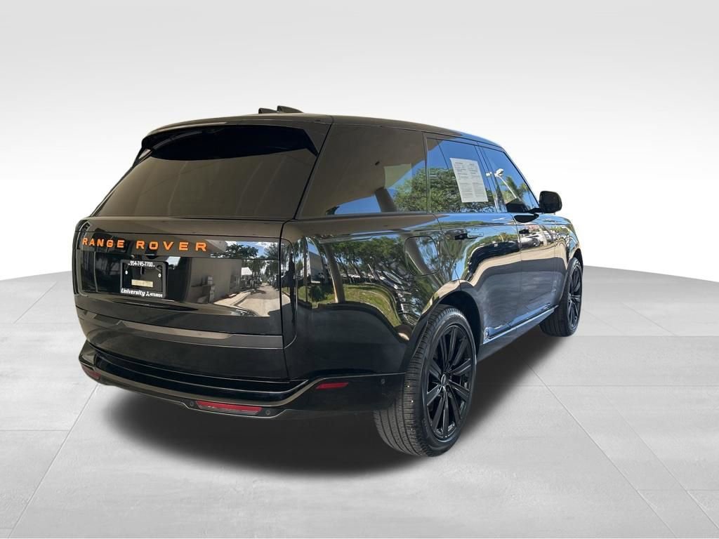 Used 2024 Land Rover Range Rover SE AWD/4WD image 3