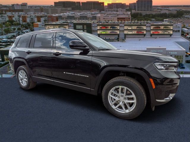 New 2025 Jeep Grand Cherokee L Laredo image 1