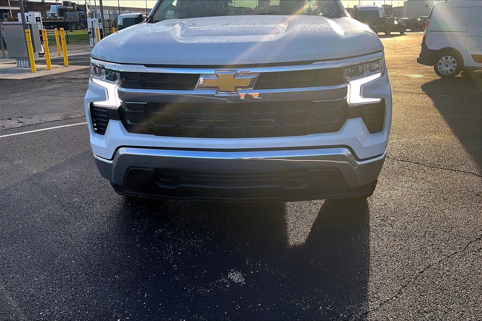 Used 2023 Chevrolet Silverado 1500 LT AWD/4WD image 4