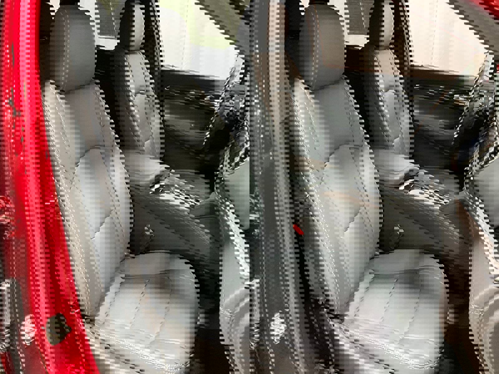 Used 2024 Buick Enclave Essence image 9