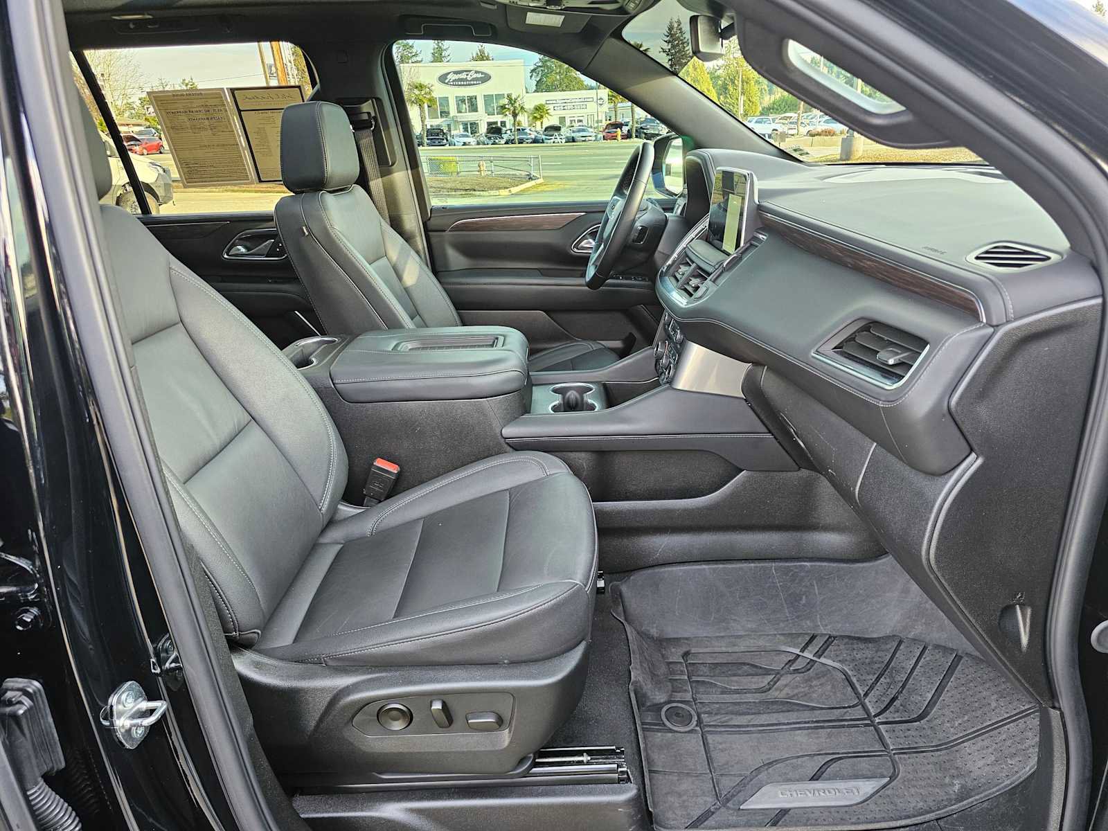 Used 2024 Chevrolet Tahoe Z71 w/ Luxury Package image 11