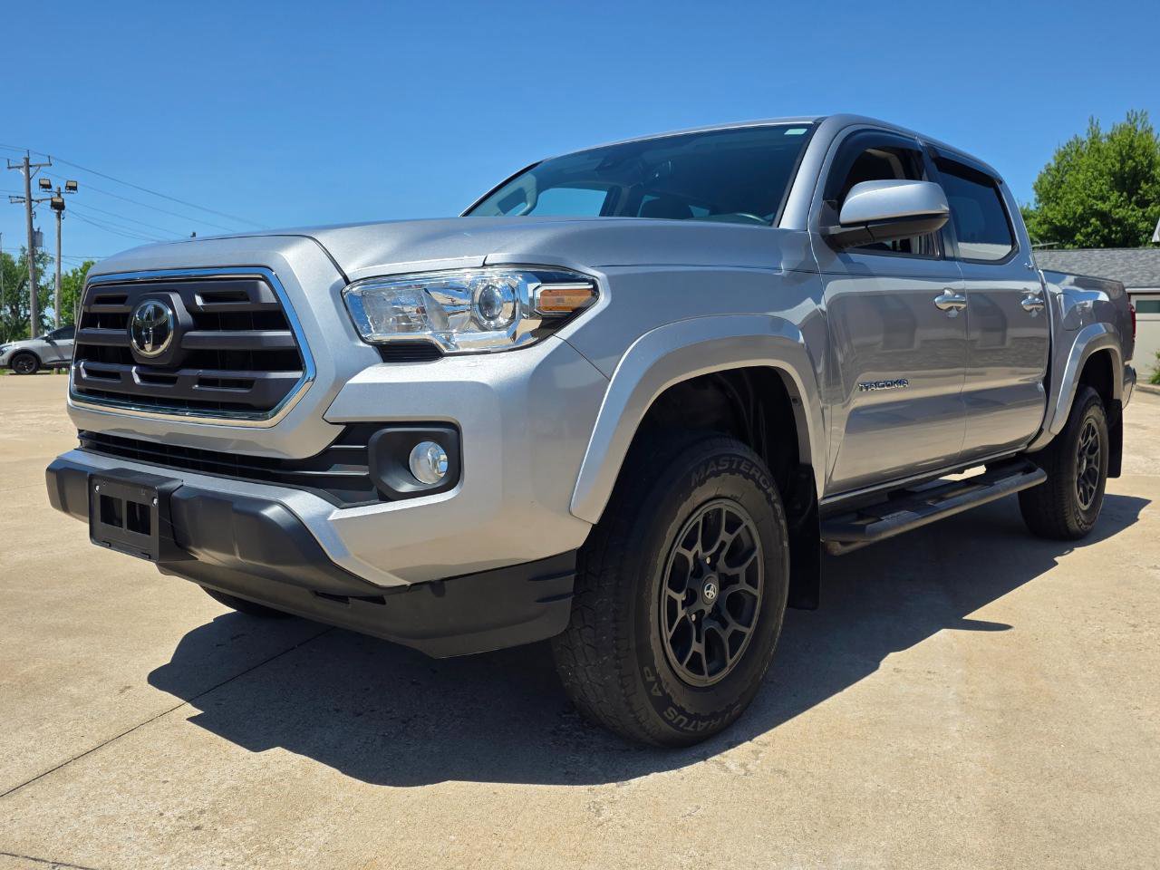 Used 2019 Toyota Tacoma SR5 AWD/4WD image 2