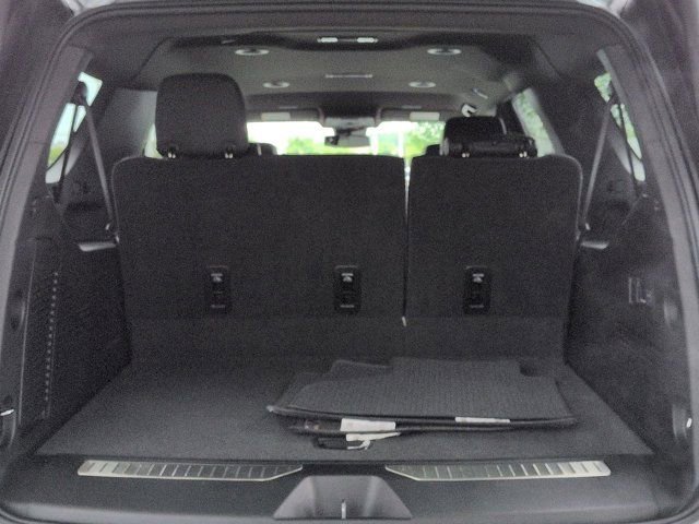 Used 2025 GMC Yukon XL Denali AWD/4WD image 17