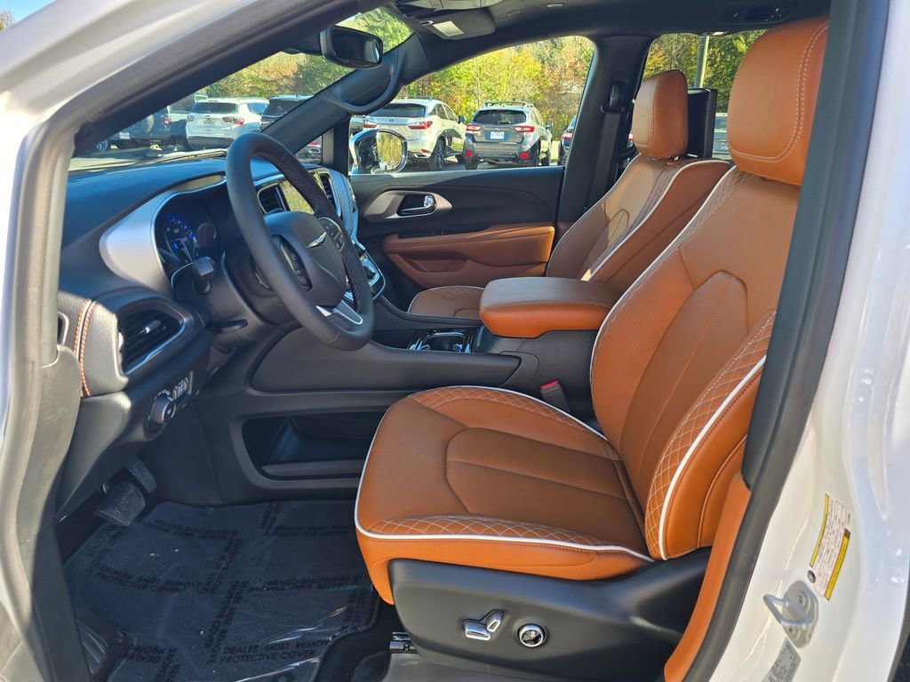 New 2026 Chrysler Pacifica Pinnacle image 4