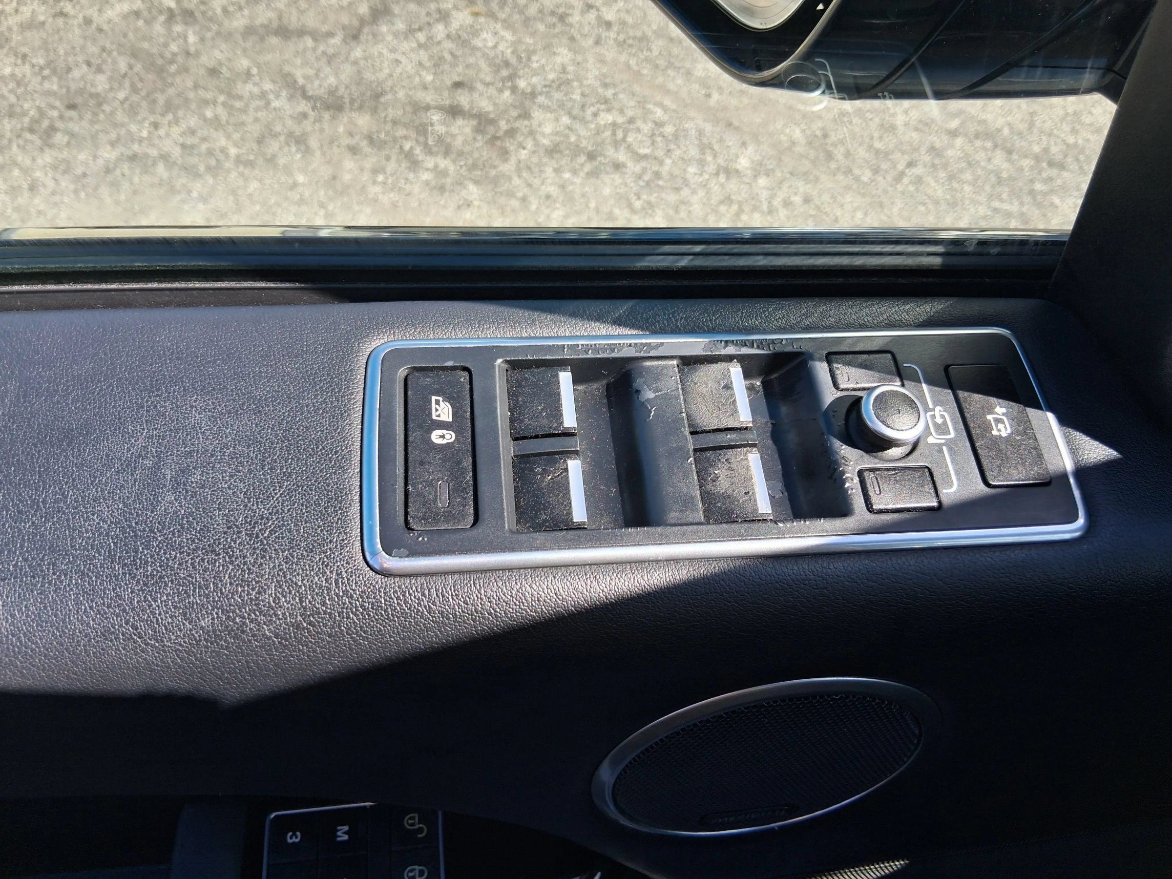 Used 2015 Land Rover Range Rover Supercharged AWD/4WD image 12