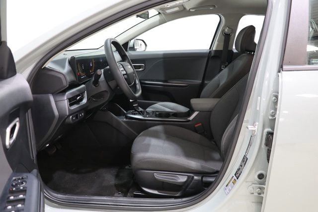 Used 2025 Kia K4 LXS image 17