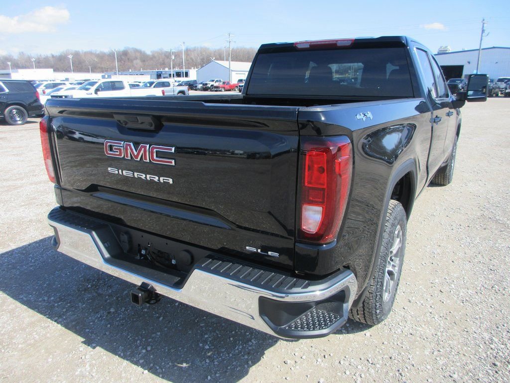 New 2026 GMC Sierra 1500 SLE w/ Max Trailering Package image 5