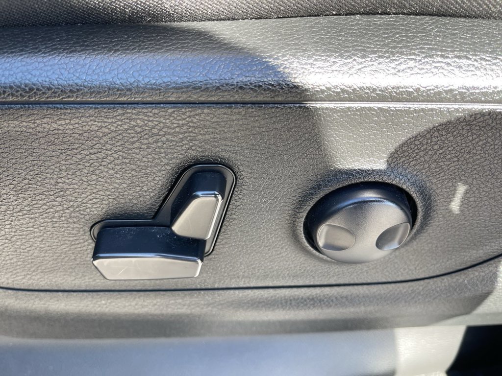 Used 2023 RAM 1500 Big Horn AWD/4WD image 12