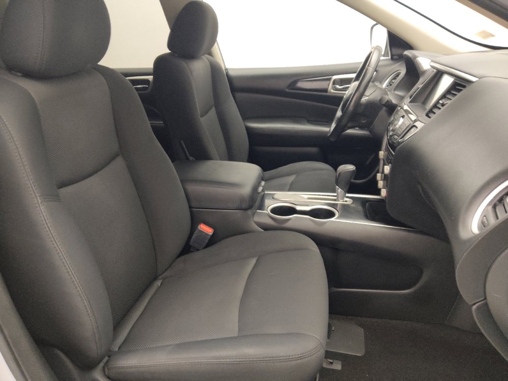 Used 2019 Nissan Pathfinder SV image 21