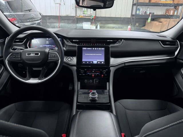 Used 2023 Jeep Grand Cherokee Laredo w/ Luxury Tech Group I AWD/4WD image 21