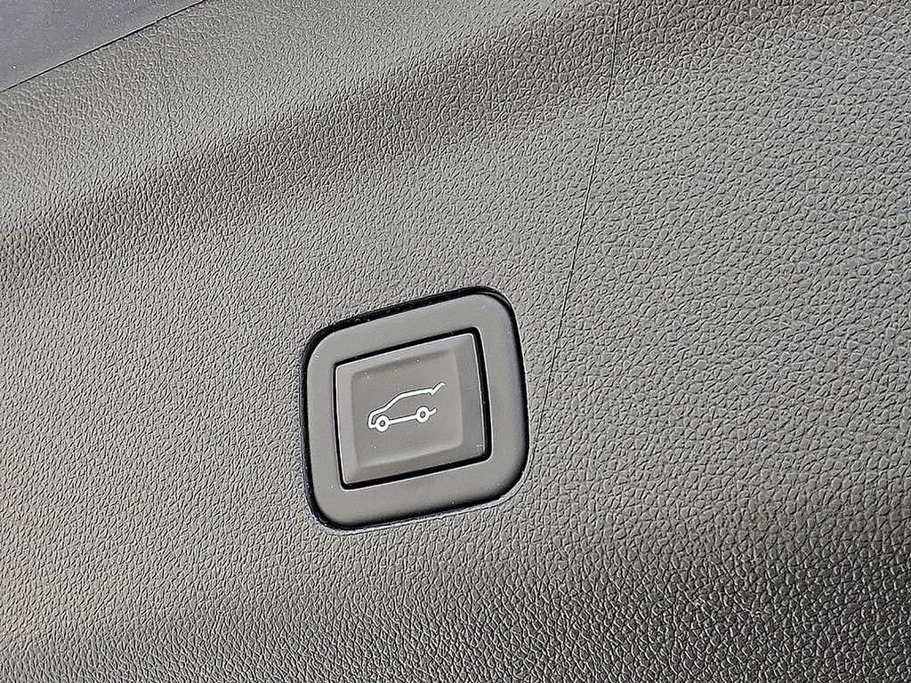 Certified 2024 Cadillac Escalade ESV Sport Platinum AWD/4WD image 33