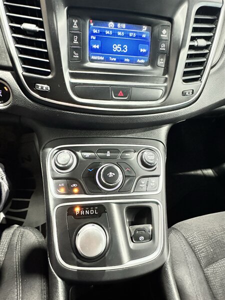 Used 2015 Chrysler 200 Limited w/ Convenience Group FWD image 10