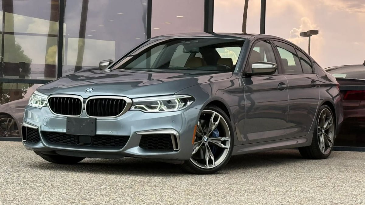 Used 2020 BMW M550i xDrive w/ Executive Package AWD/4WD image 2