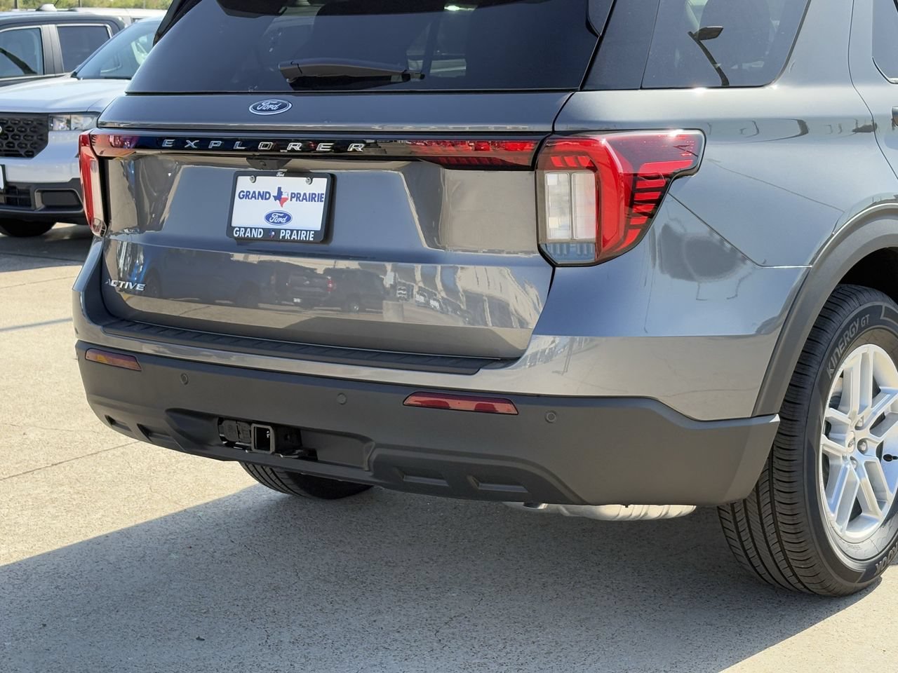 New 2026 Ford Explorer Active RWD image 7
