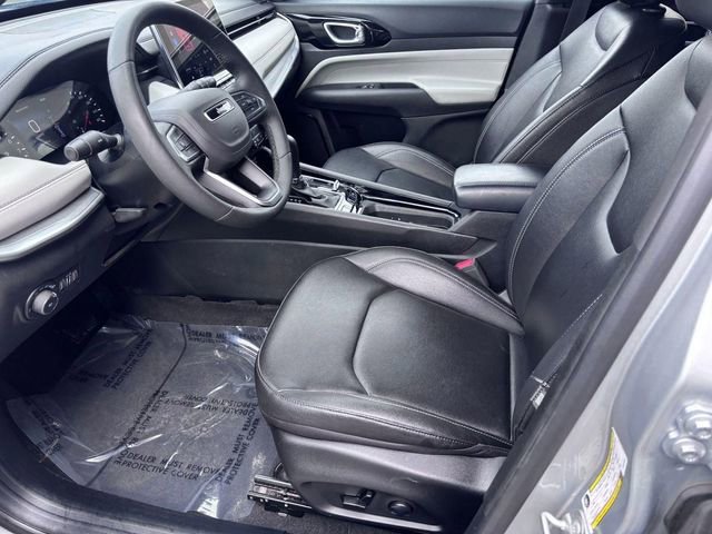 Used 2025 Jeep Compass Limited image 10