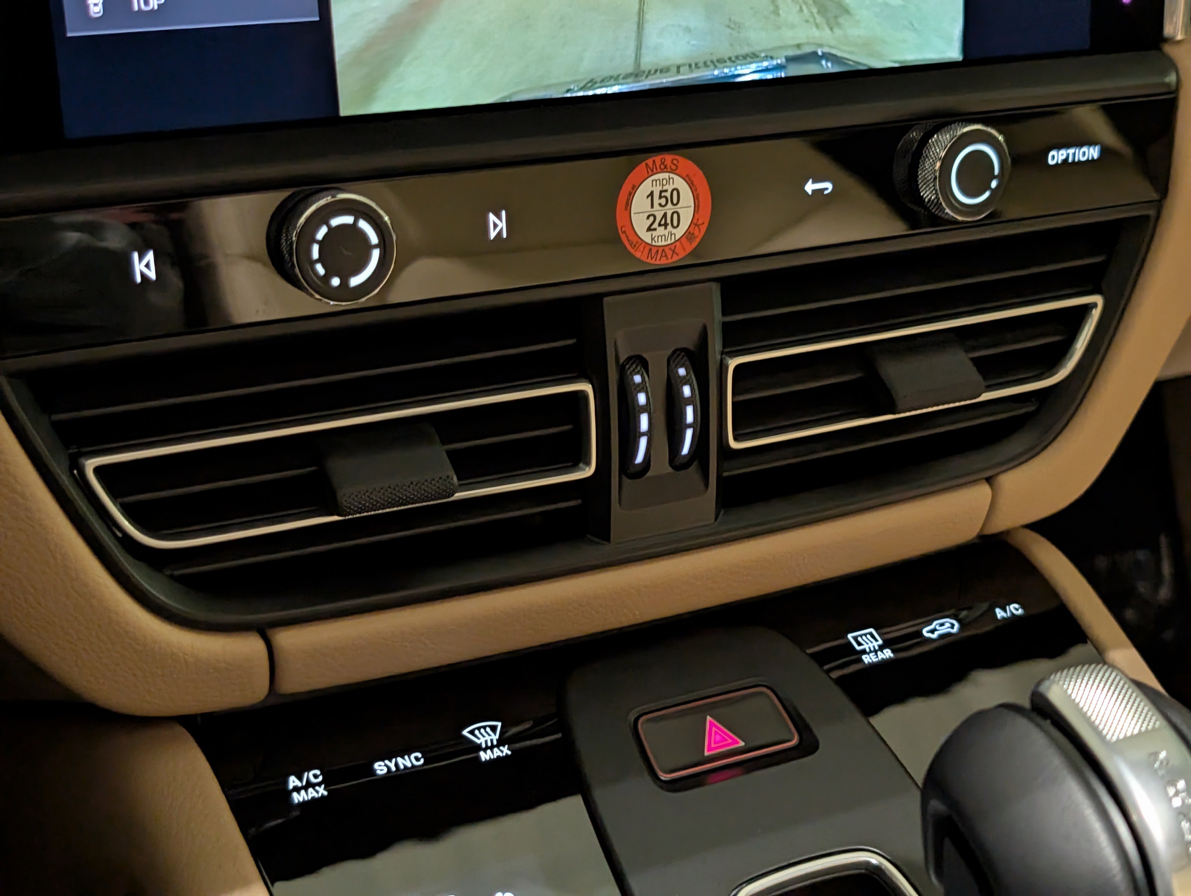 Used 2025 Porsche Macan image 37