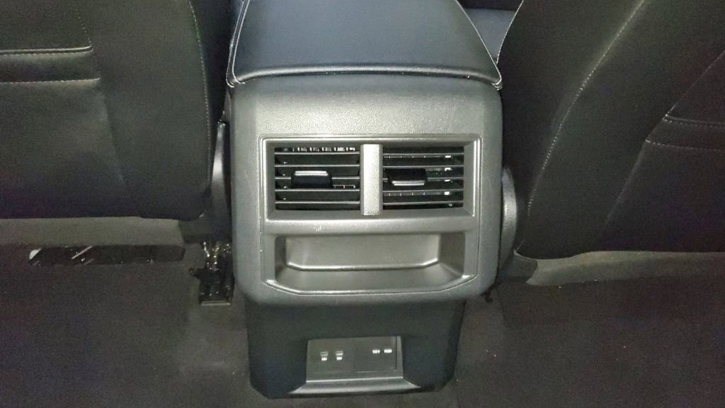 Used 2022 Volkswagen Atlas Cross Sport SE image 14