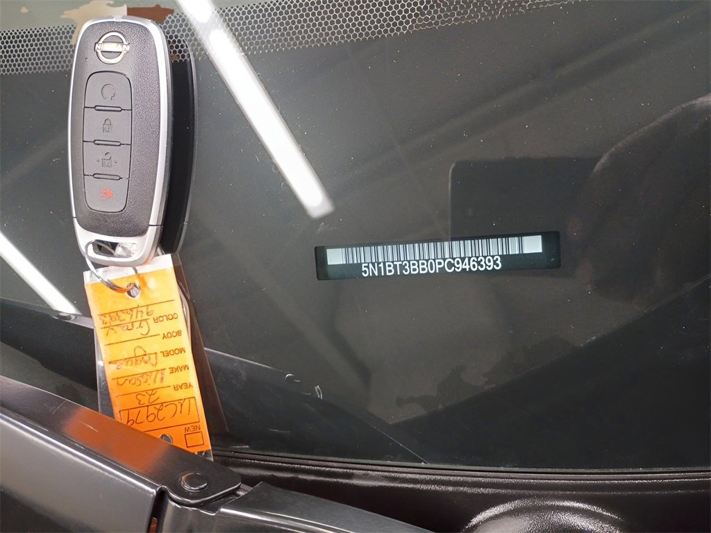 Used 2023 Nissan Rogue SV image 24