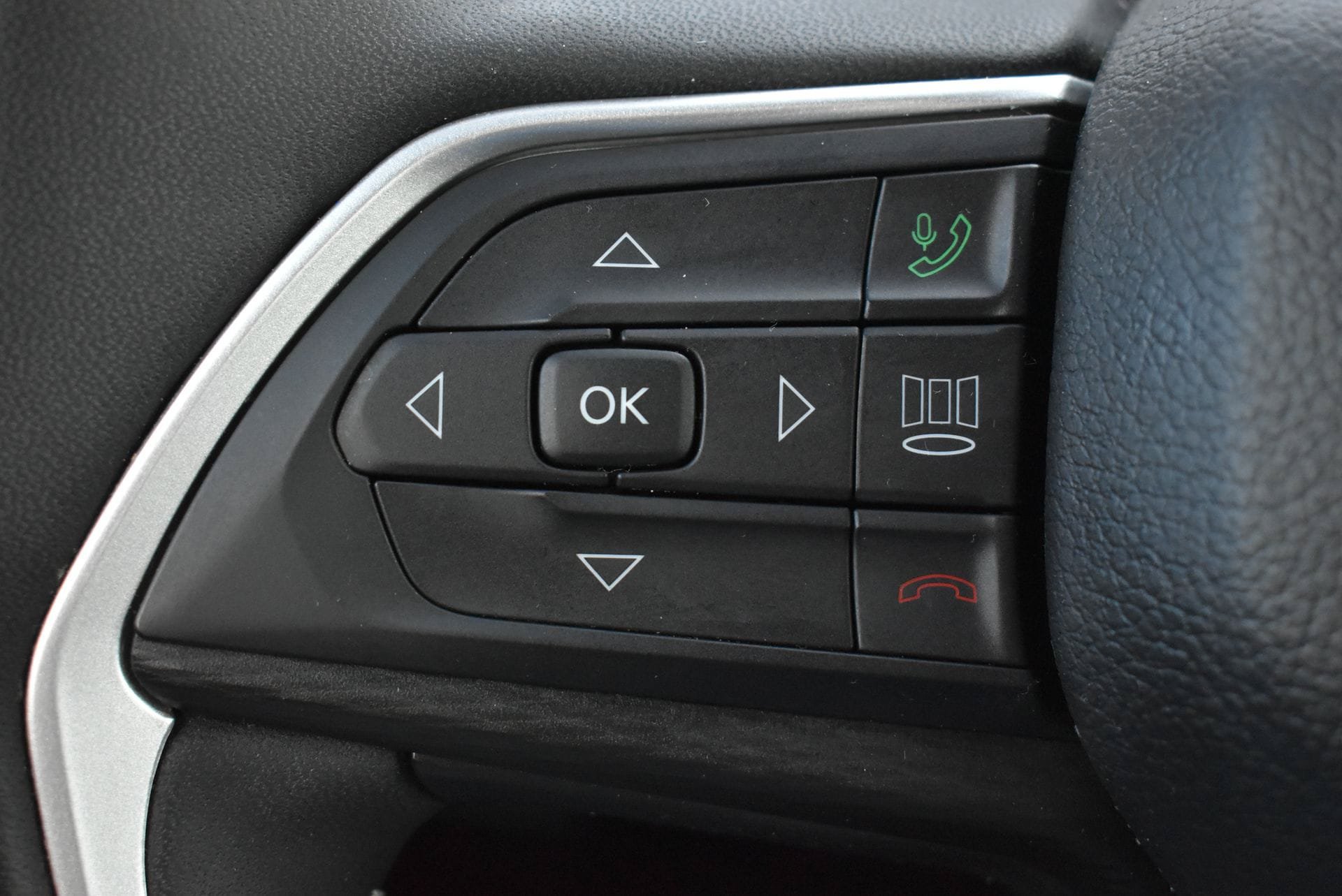 Used 2023 Jeep Grand Cherokee Altitude AWD/4WD image 20