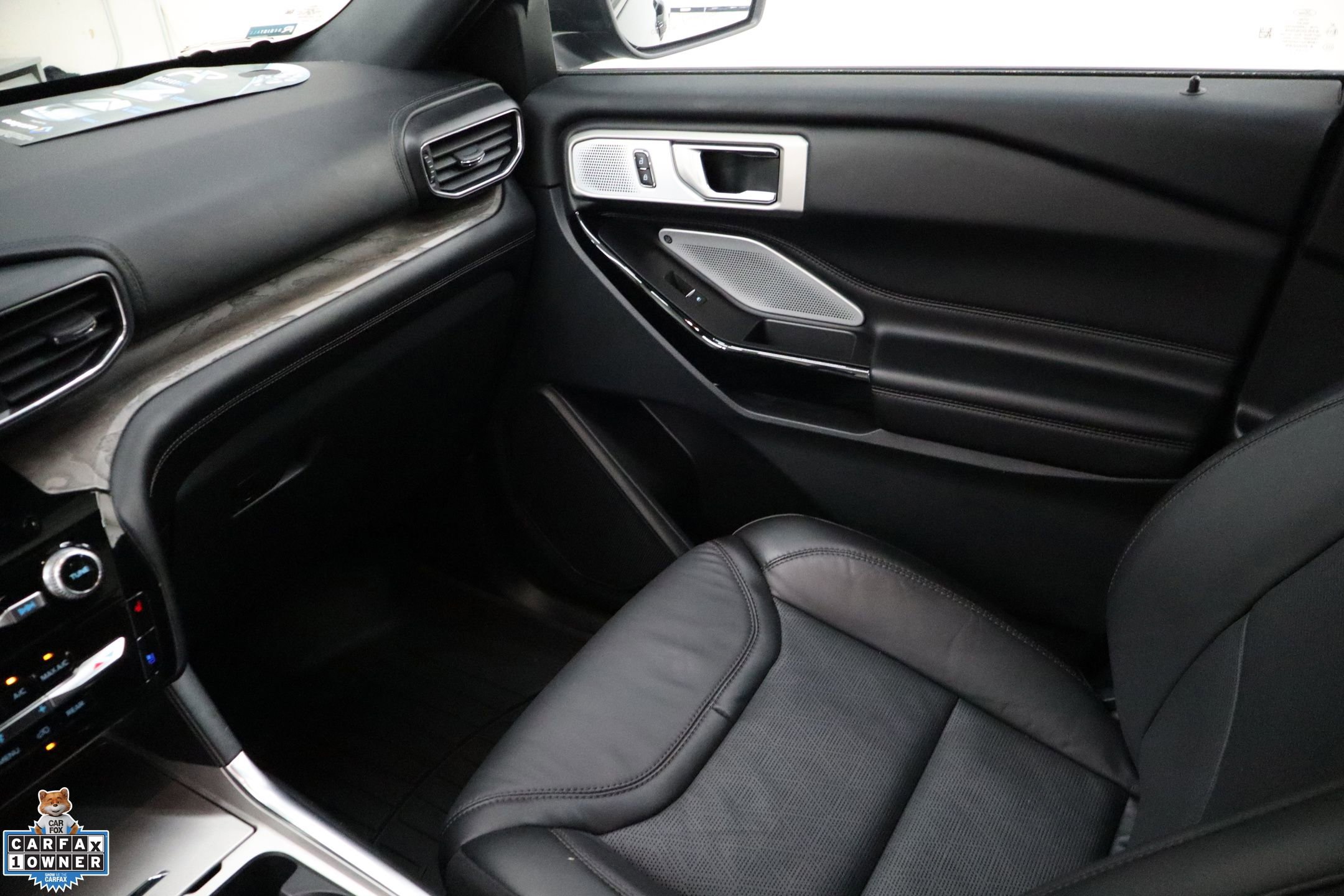 Certified 2023 Ford Explorer Platinum w/ Technology Package image 24