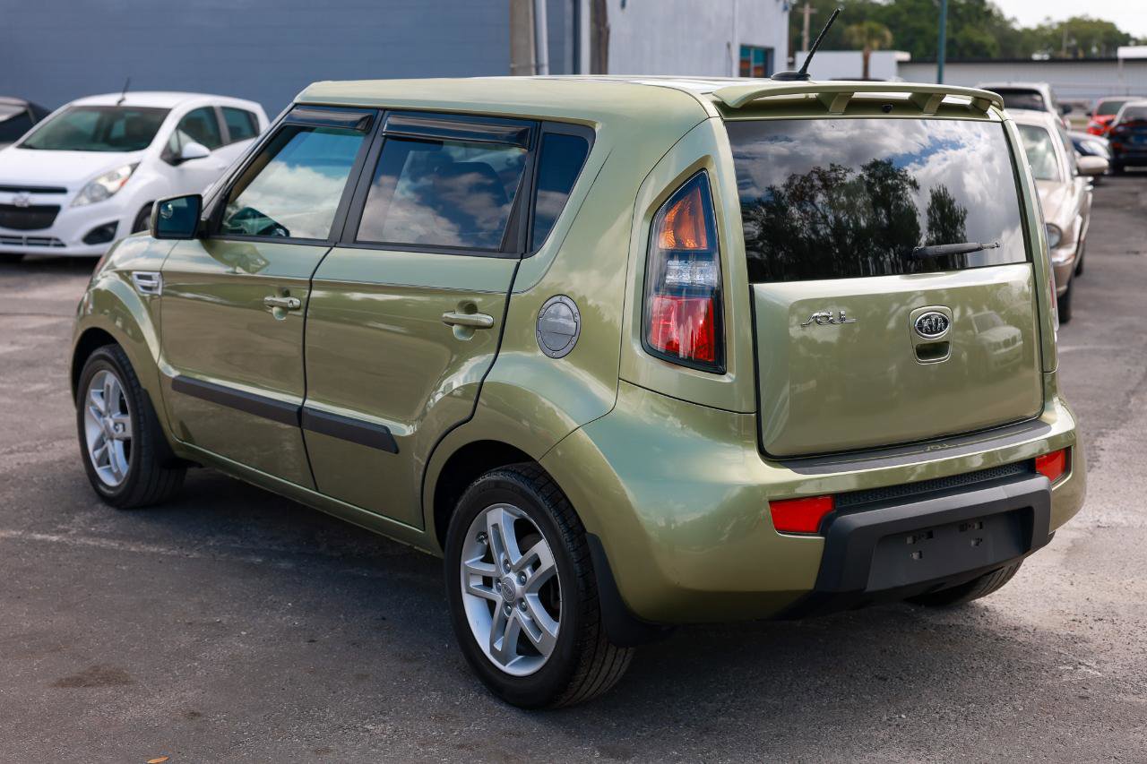 Used 2011 Kia Soul + FWD image 5