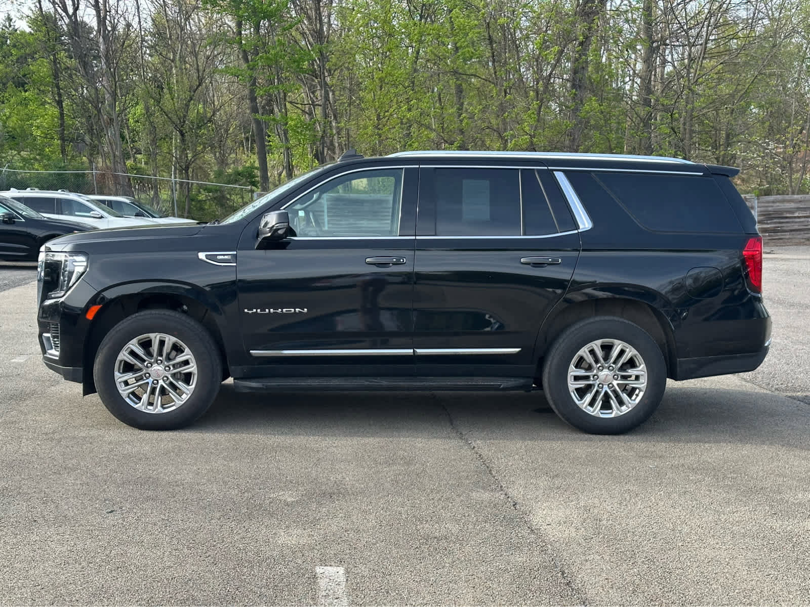 Used 2021 GMC Yukon SLT w/ SLT Premium Package AWD/4WD image 4