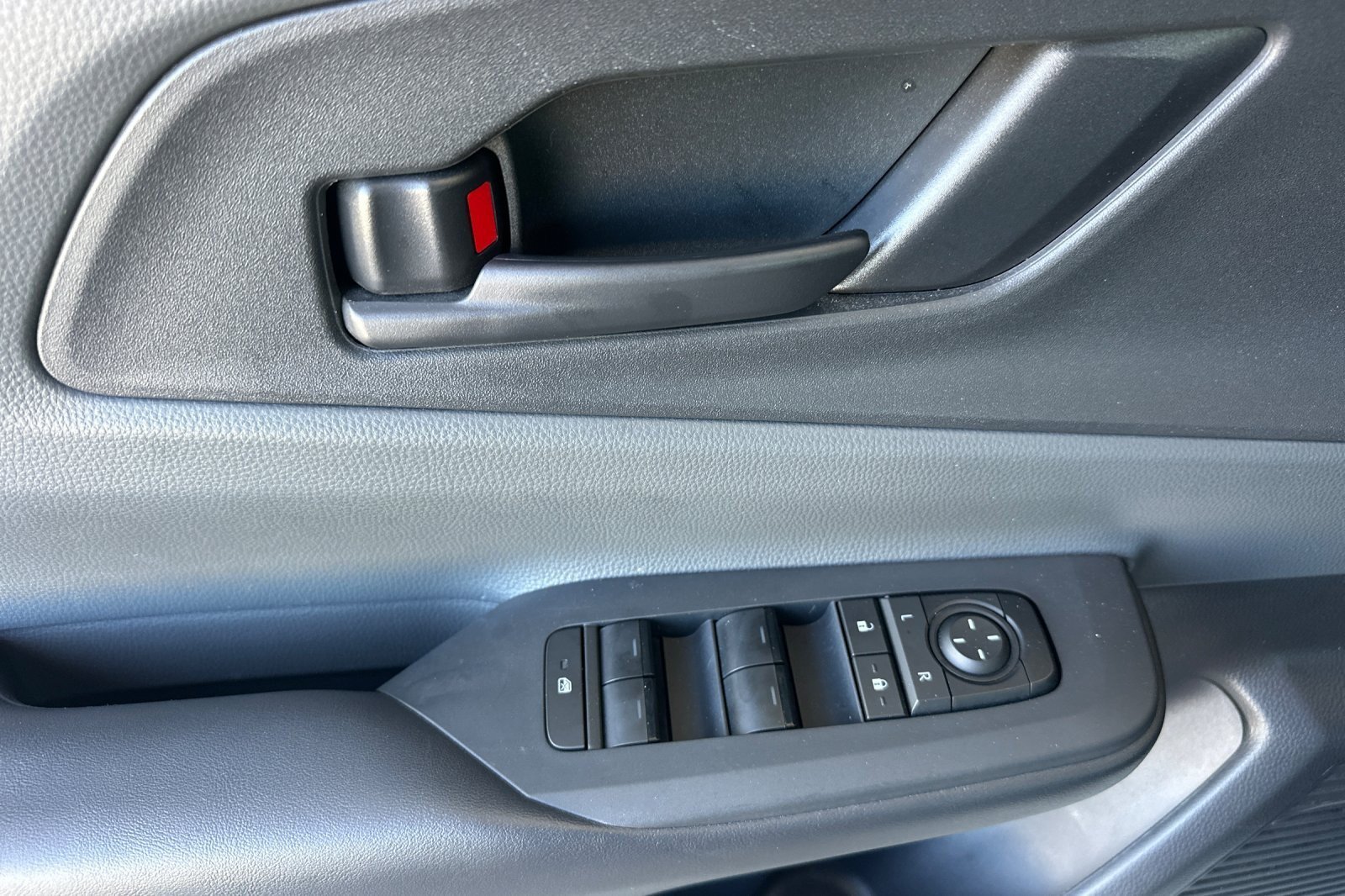 Certified 2023 Toyota Prius LE FWD image 10