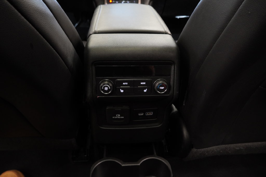 Certified 2023 GMC Acadia Denali w/ Denali Technology Package FWD image 19