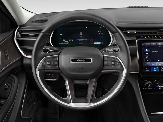Used 2023 Jeep Grand Cherokee Overland w/ Luxury Tech Group IV AWD/4WD image 8