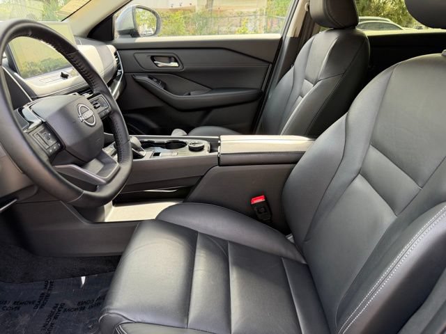Used 2025 Nissan Rogue SL AWD/4WD image 19