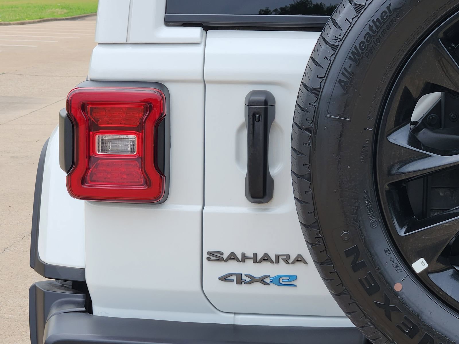 Used 2025 Jeep Wrangler Sahara w/ Safety Group image 15