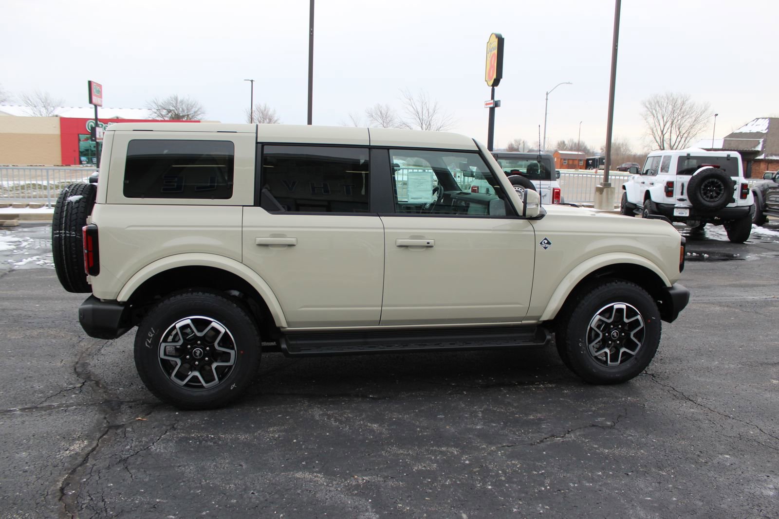 New 2025 Ford Bronco Outer Banks image 6