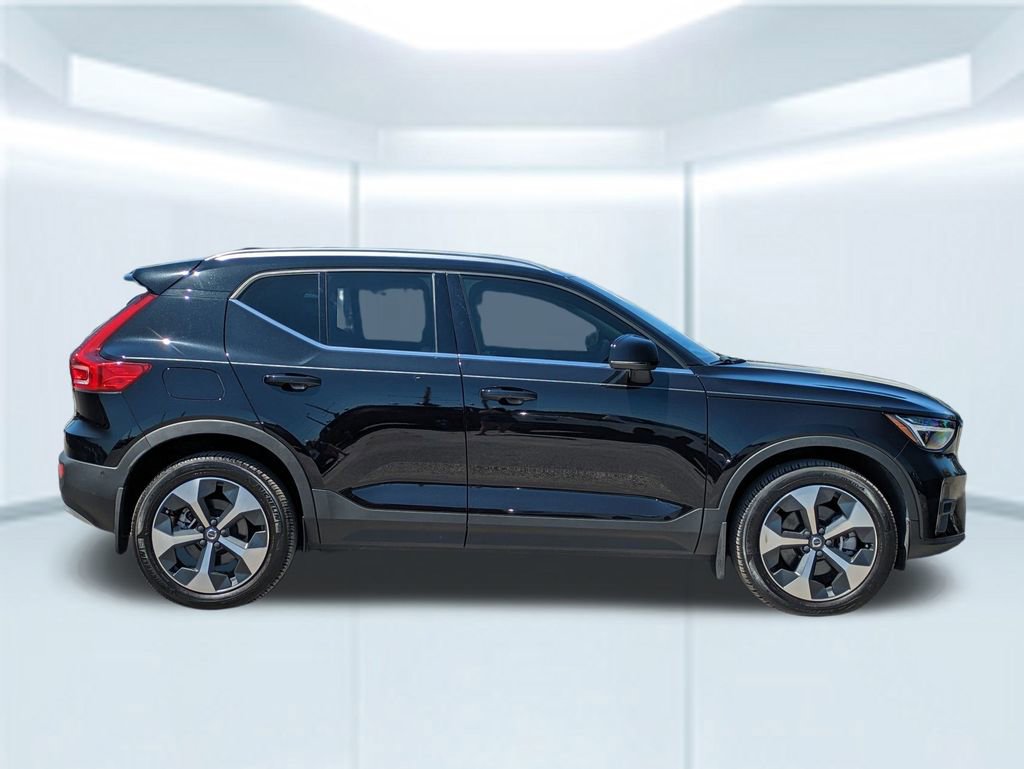 Used 2023 Volvo XC40 B5 Plus w/ Driver Assist Package image 7
