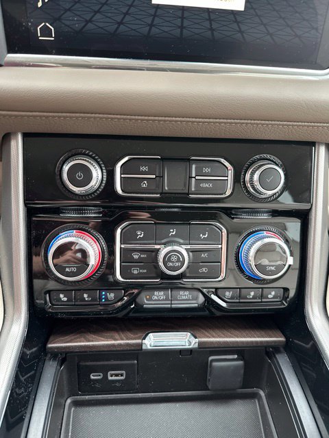 Used 2023 GMC Yukon XL Denali AWD/4WD image 18