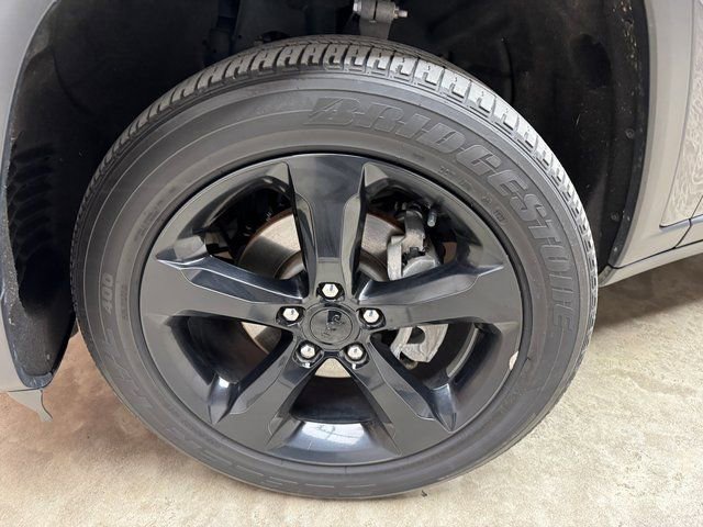 Used 2023 Jeep Grand Cherokee Altitude image 28