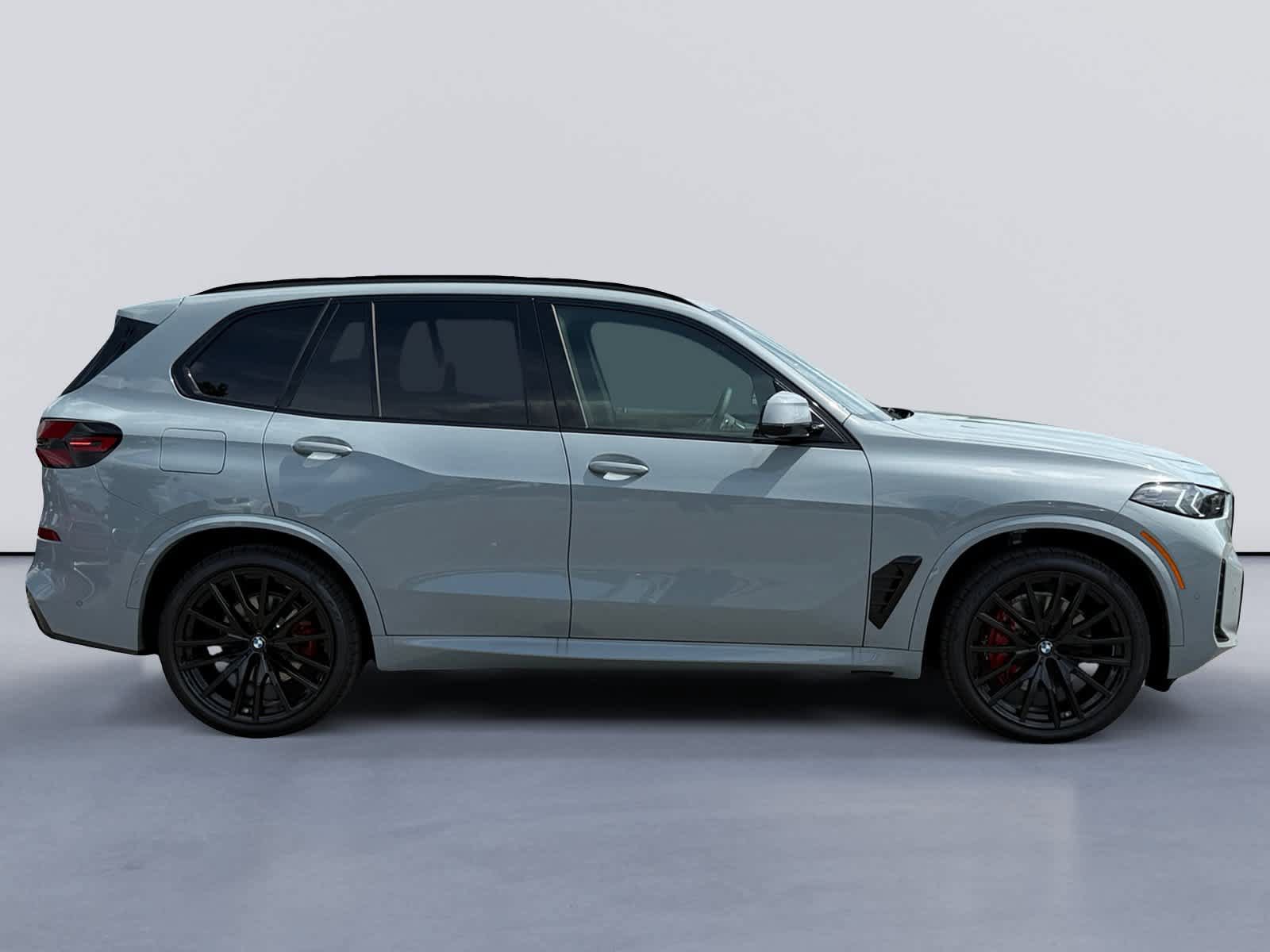 New 2026 BMW X5 xDrive40i w/ M Sport Package AWD/4WD image 2