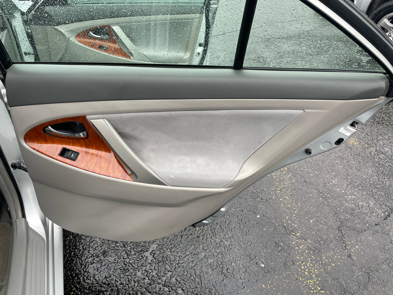 Used 2010 Toyota Camry XLE image 30