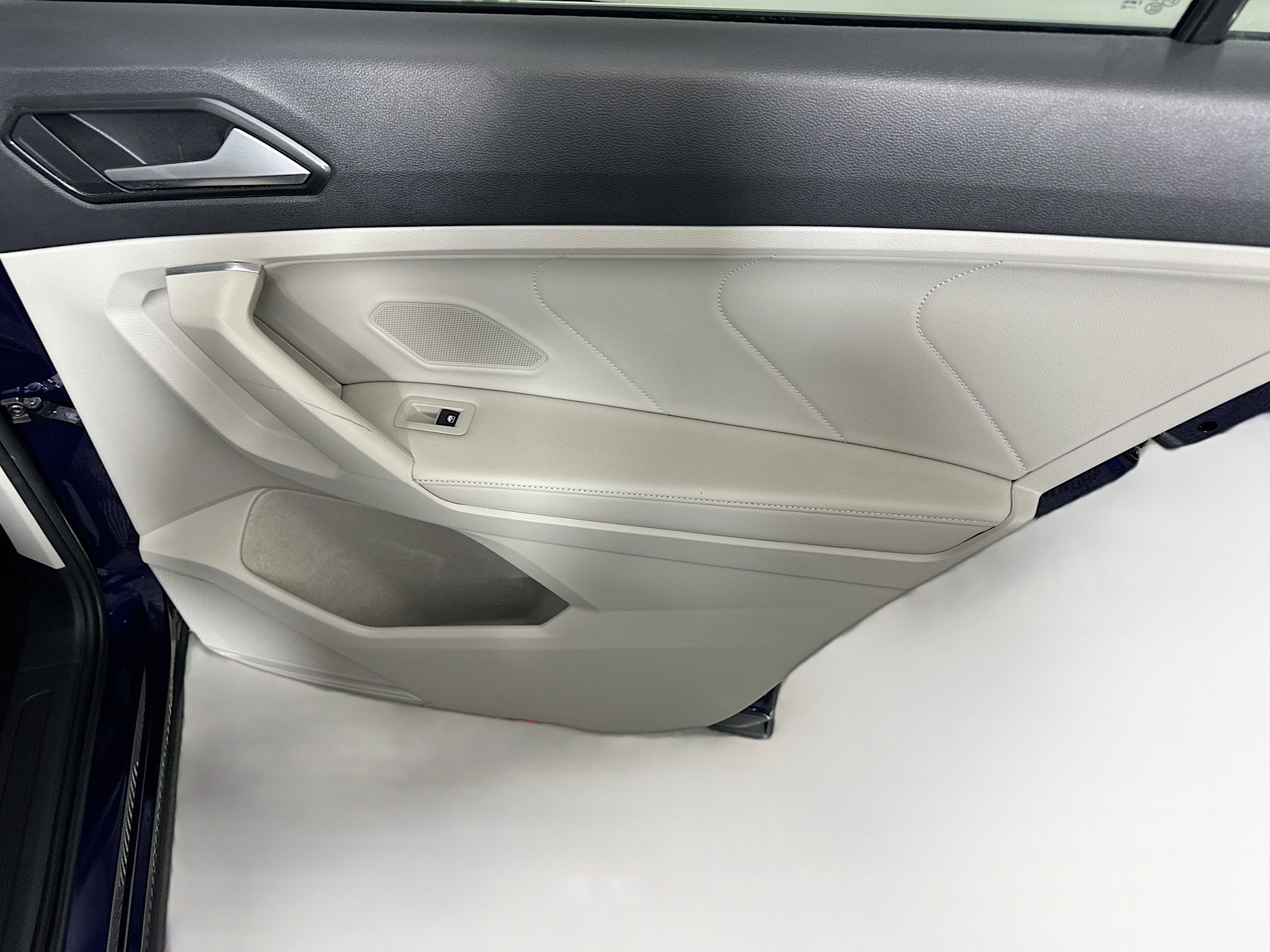 Used 2022 Volkswagen Tiguan SE image 30