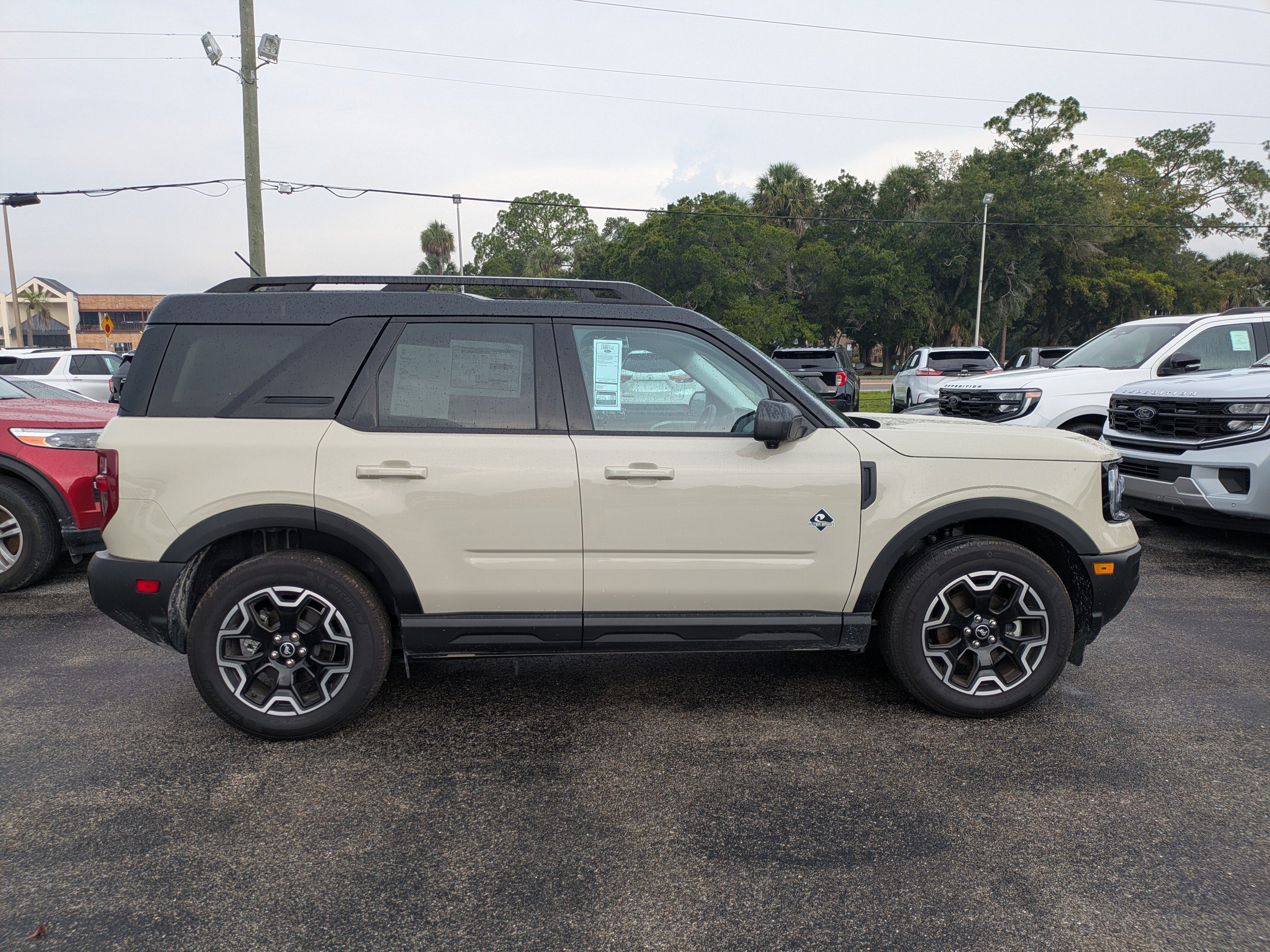 Used 2025 Ford Bronco Sport Outer Banks w/ Outer Banks Tech Package+ AWD/4WD image 3