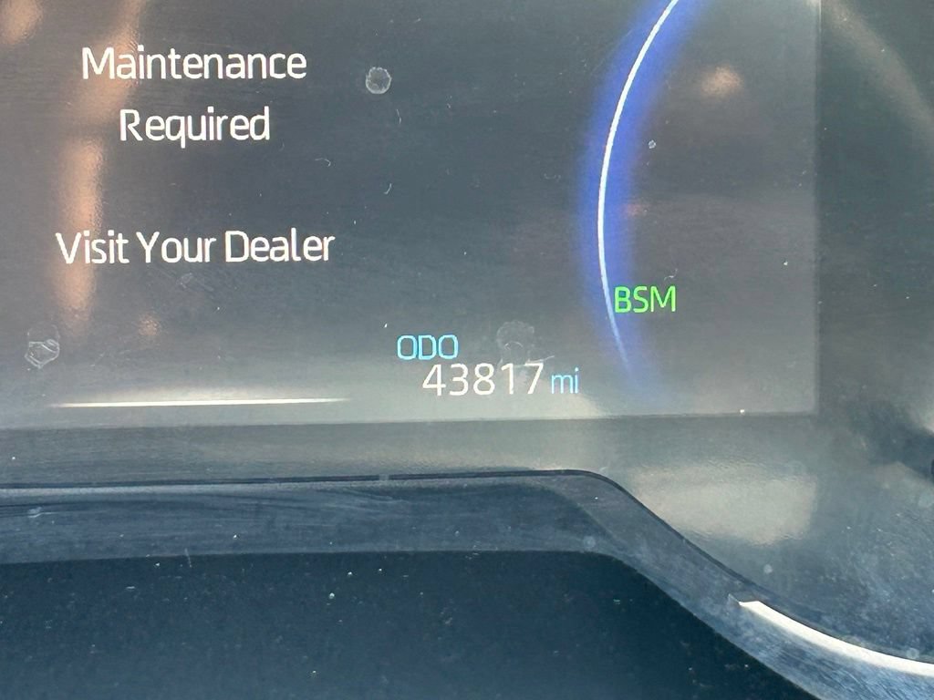 Used 2025 Toyota RAV4 XLE AWD/4WD image 17