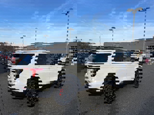 Certified 2025 Ford Explorer ST-Line w/ ST-Line Street Pack image 5