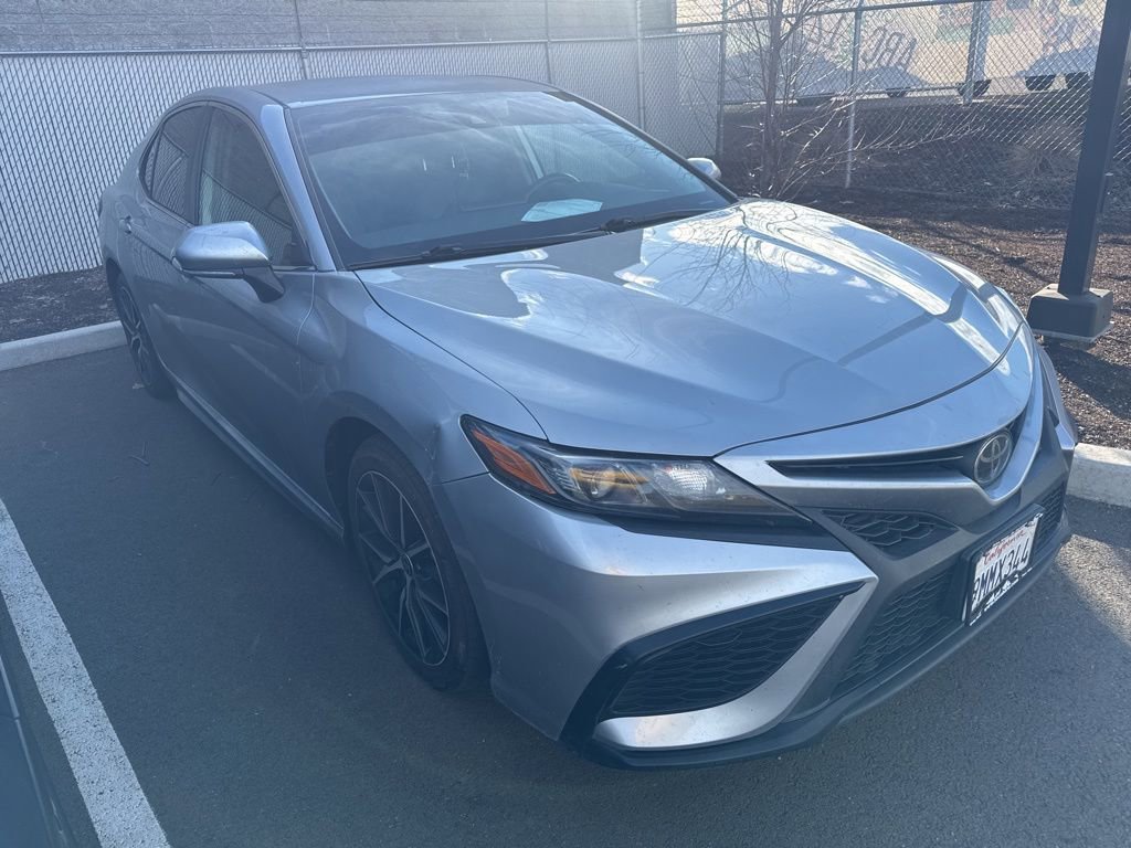 Used 2021 Toyota Camry SE image 4