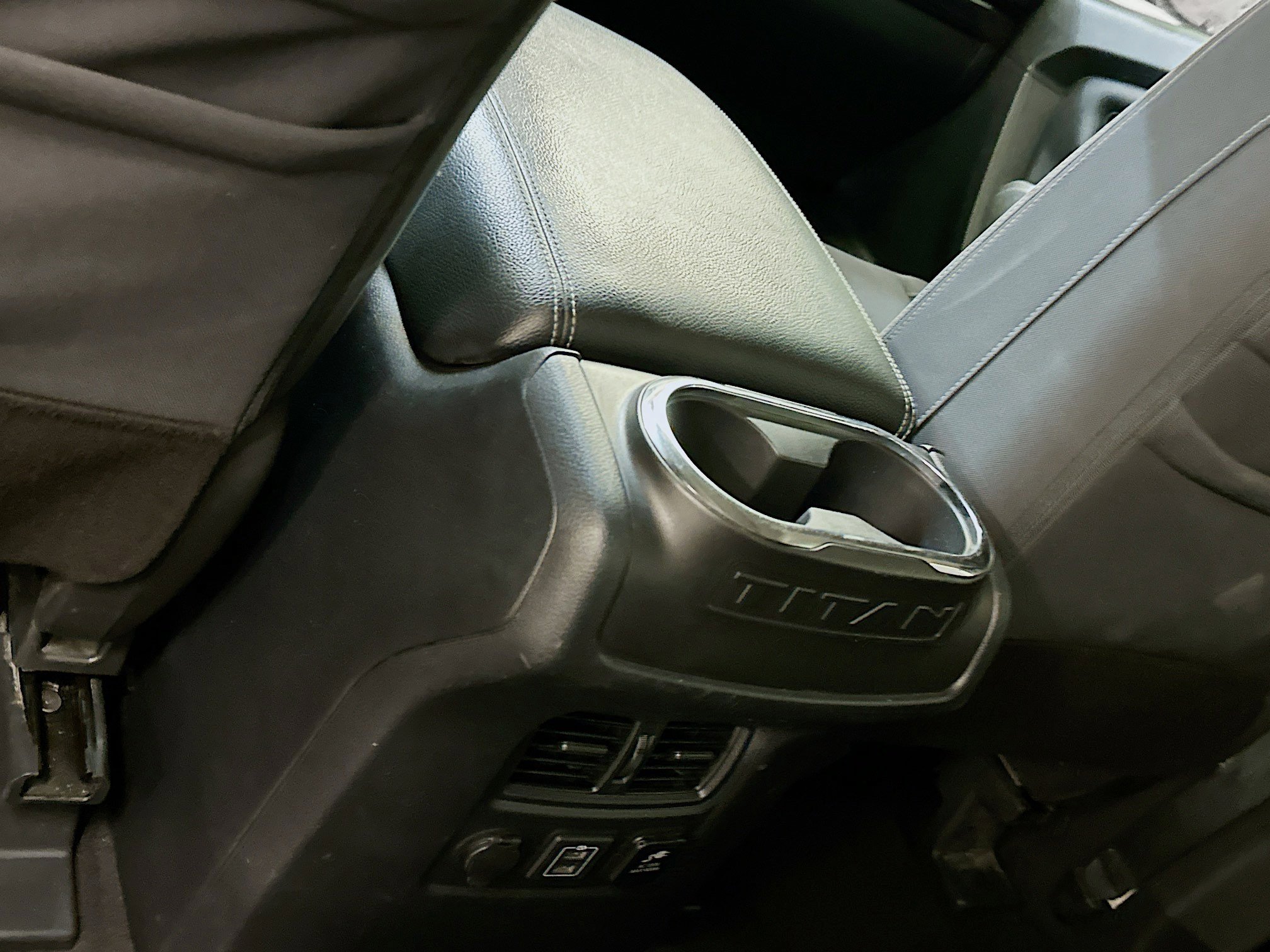 Used 2020 Nissan Titan SV w/ SV Convenience Package image 28