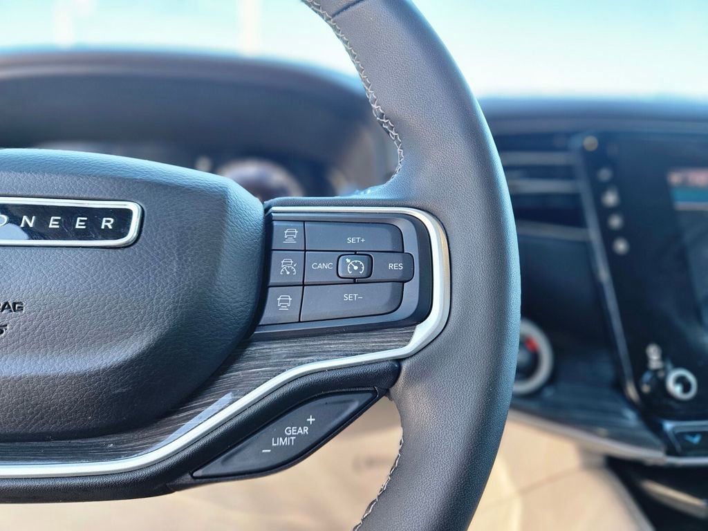 Used 2022 Jeep Wagoneer Series II w/ Flexible Seating Group image 23