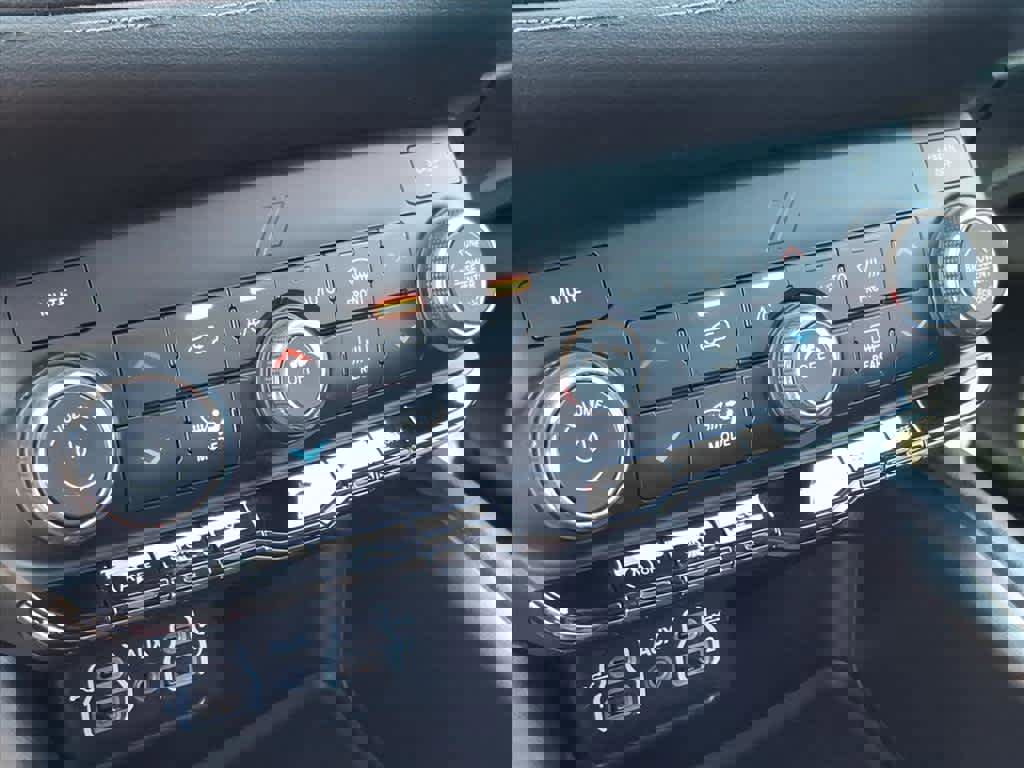 Used 2022 Dodge Durango SXT w/ Anodized Platinum Package image 37